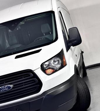 2018 Ford Transit-250 148 WB Medium Roof Cargo