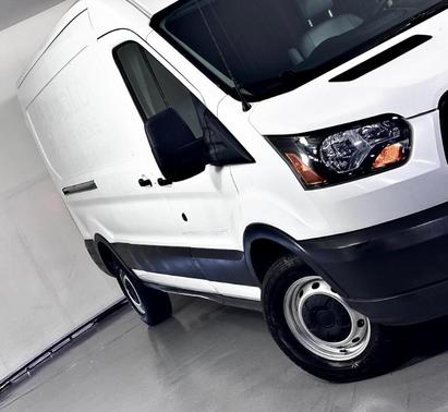 2018 Ford Transit-250 148 WB Medium Roof Cargo