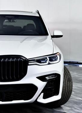 White 2022 BMW X7 M50i