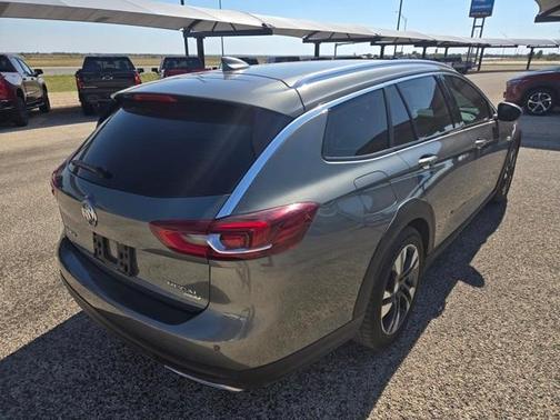 2018 Buick Regal TourX Essence
