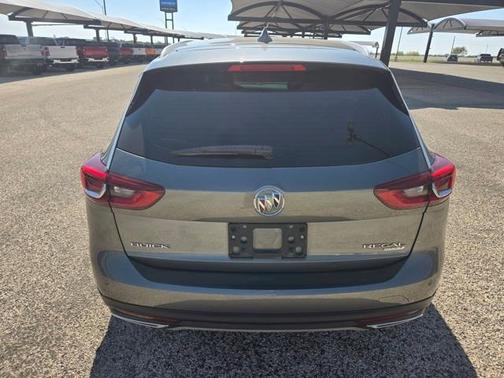 2018 Buick Regal TourX Essence