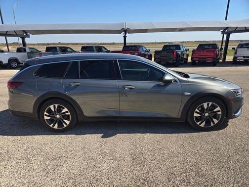 2018 Buick Regal TourX Essence