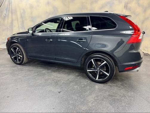 2016 Volvo XC60 T6 Drive-E R-Design Platinum