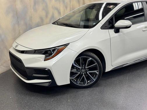Blizzard Pearl 2020 Toyota Corolla SE