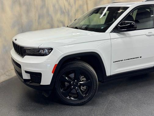 Bright White Clearcoat 2024 Jeep Grand Cherokee L Altitude