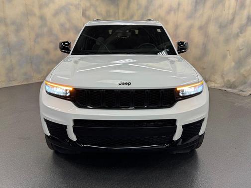 Bright White Clearcoat 2024 Jeep Grand Cherokee L Altitude