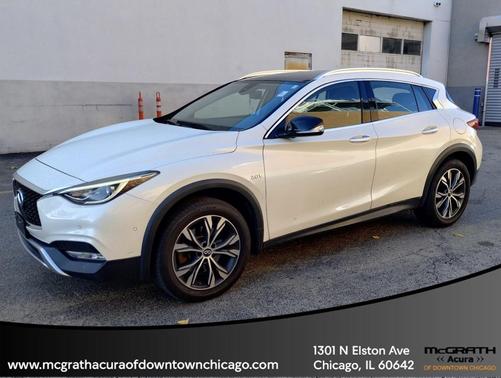 2017 INFINITI QX30 Premium