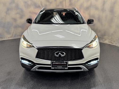 2017 INFINITI QX30 Premium