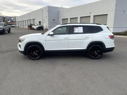 2025 Volkswagen Atlas 2.0T SE w/ Technology