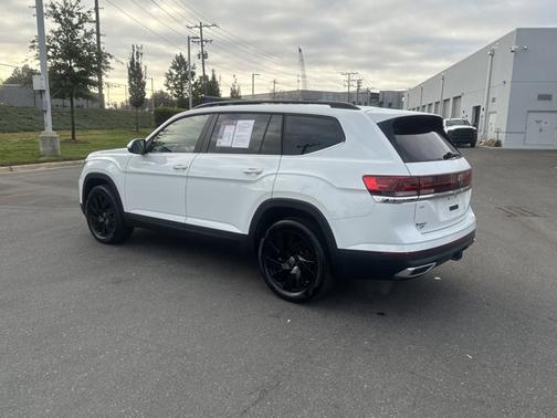 2025 Volkswagen Atlas 2.0T SE w/ Technology