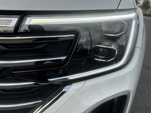 2025 Volkswagen Atlas 2.0T SE w/ Technology