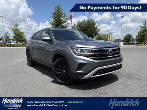 Platinum Gray Metallic 2022 Volkswagen Atlas Cross Sport 2.0T SE w/ Technology