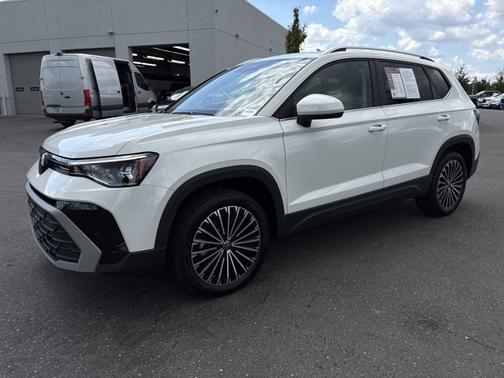 2025 Volkswagen Taos 1.5T SE