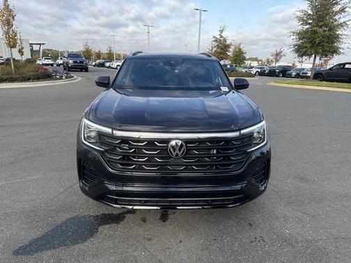 2025 Volkswagen Atlas Cross Sport 2.0T SEL R-Line Black