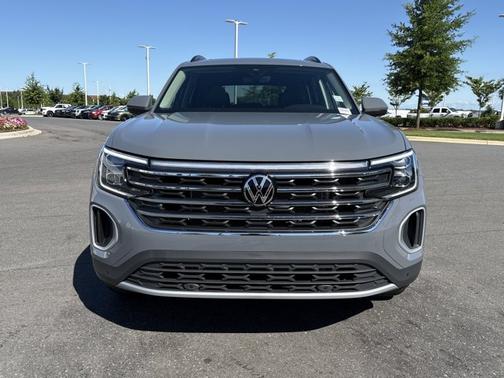 2025 Volkswagen Atlas 2.0T SE w/ Technology
