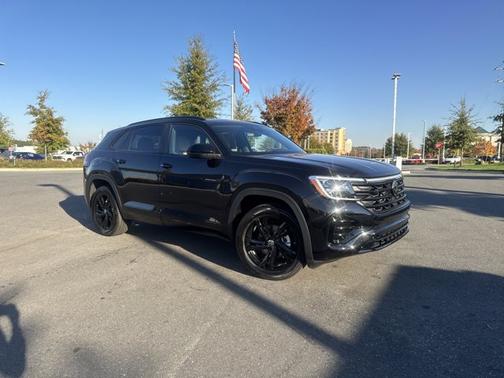 2025 Volkswagen Atlas Cross Sport 2.0T SEL R-Line Black