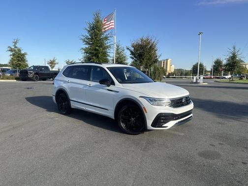 2022 Volkswagen Tiguan 2.0T SE R-Line Black