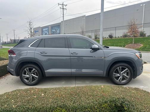 2024 Volkswagen Atlas Cross Sport 2.0T SEL R-Line