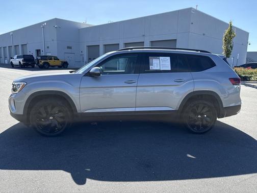 2025 Volkswagen Atlas 2.0T SE w/ Technology