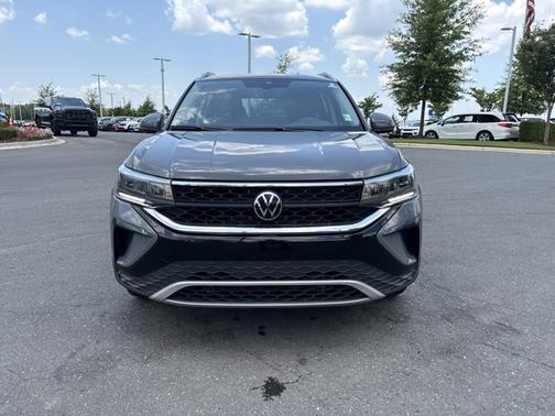 Pure Gray 2024 Volkswagen Taos 1.5T SE