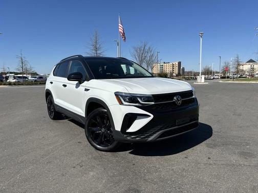 2024 Volkswagen Taos 1.5T SE Black