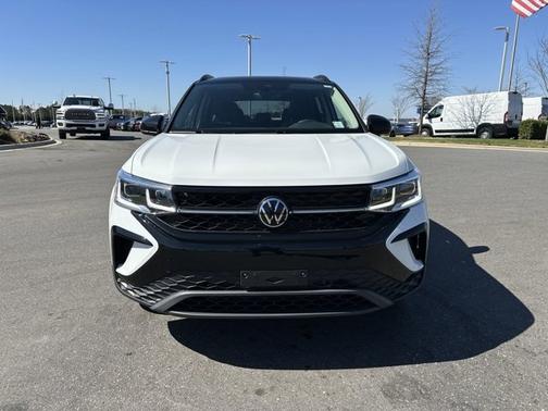 2024 Volkswagen Taos 1.5T SE Black