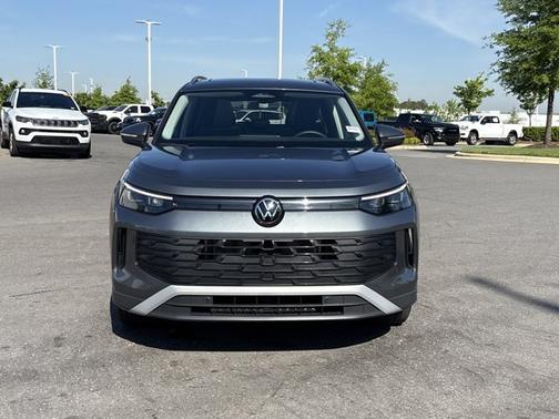 Platinum Gray Metallic 2025 Volkswagen Tiguan 2.0T SE