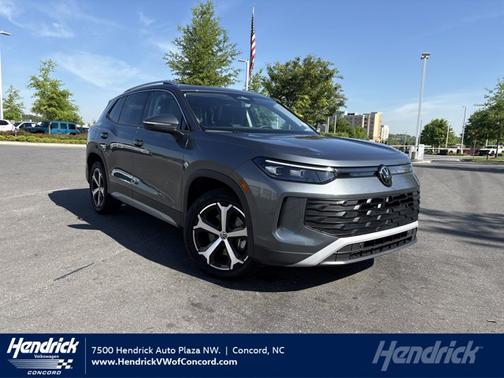 Platinum Gray Metallic 2025 Volkswagen Tiguan 2.0T SE