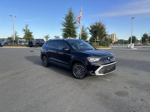 2025 Volkswagen Taos 1.5T SE