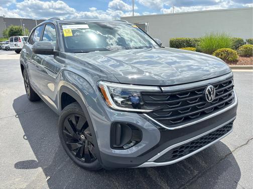 2024 Volkswagen Atlas Cross Sport 2.0T SE w/ Technology