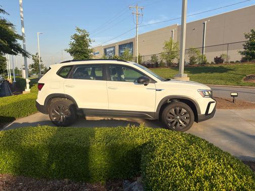 Pure White 2024 Volkswagen Taos 1.5T S