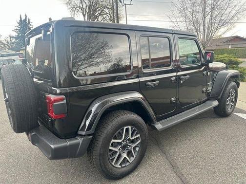 Black Clearcoat 2024 Jeep Wrangler Sahara