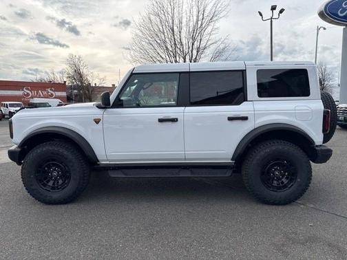 Oxford White 2026 Ford Bronco Badlands