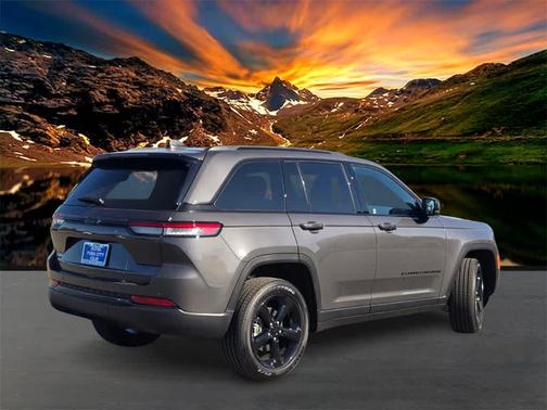 2025 Jeep Grand Cherokee Laredo