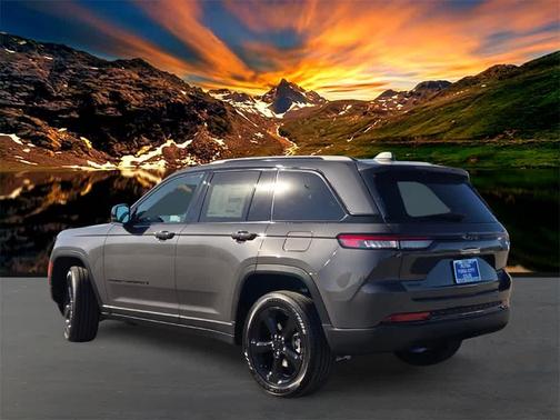 2025 Jeep Grand Cherokee Laredo