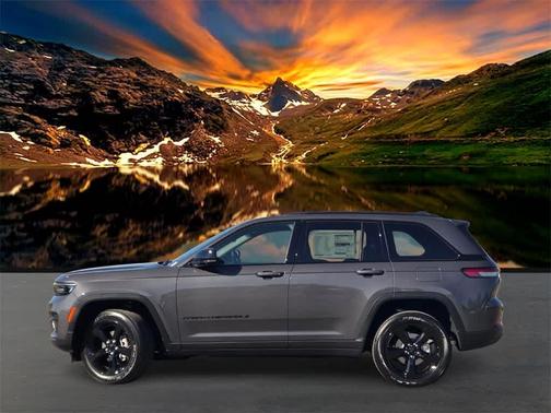 2025 Jeep Grand Cherokee Laredo
