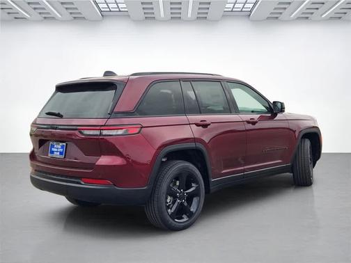 2025 Jeep Grand Cherokee Laredo