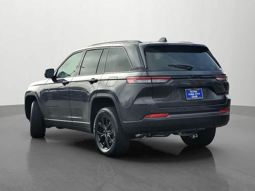 2026 Jeep Grand Cherokee Laredo
