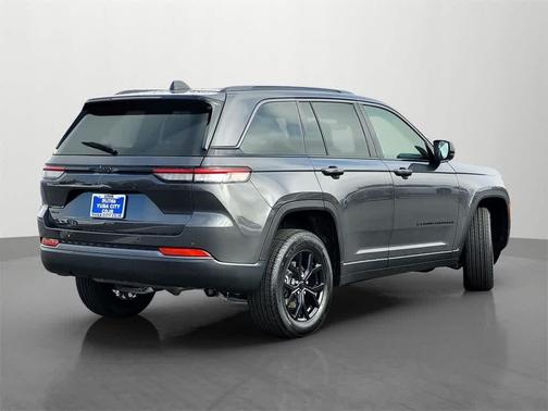 2026 Jeep Grand Cherokee Laredo