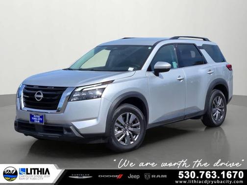 Brilliant Silver Metallic 2024 Nissan Pathfinder SV