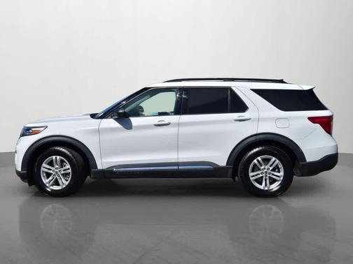 Oxford White 2023 Ford Explorer XLT