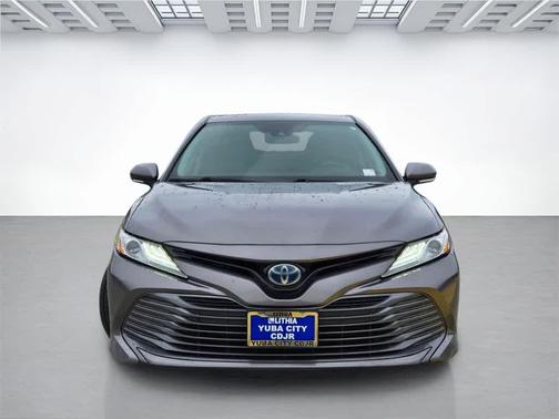 2020 Toyota Camry Hybrid XLE