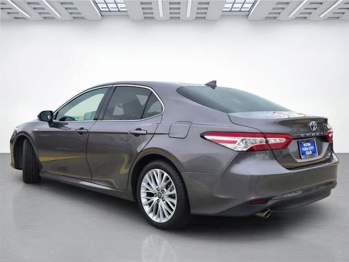 2020 Toyota Camry Hybrid XLE