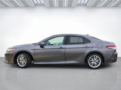 2020 Toyota Camry Hybrid XLE
