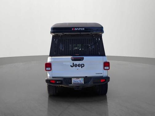 Bright White Clearcoat 2020 Jeep Gladiator Sport