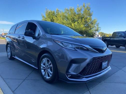 2021 Toyota Sienna XSE 7 Passenger
