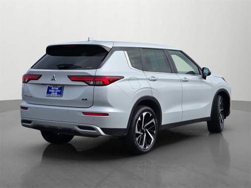2023 Mitsubishi Outlander SE Special Edition