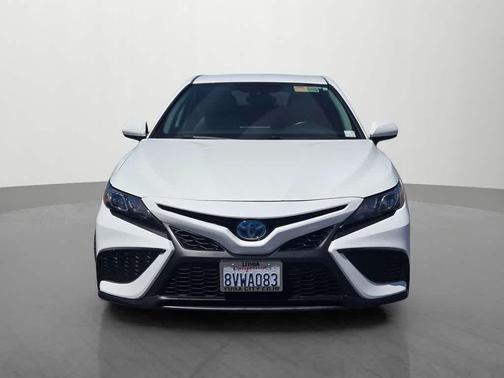 Super White 2021 Toyota Camry Hybrid SE