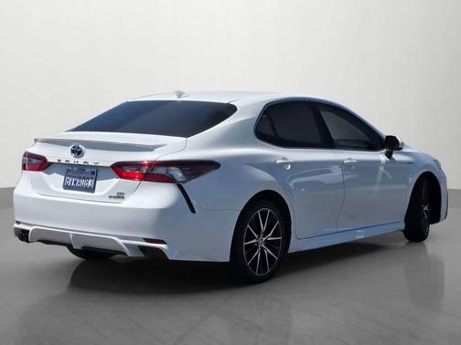 Super White 2021 Toyota Camry Hybrid SE