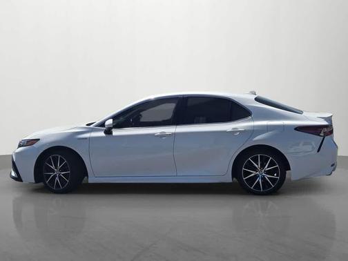 Super White 2021 Toyota Camry Hybrid SE